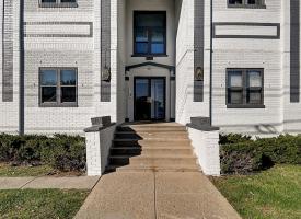 Primary image of 2442 North Illinois St