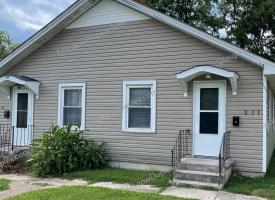 Primary image of 211 N Lewis St