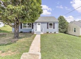 Primary image of 2308 Peach St