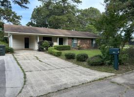 Primary image of 402 Elm Ct