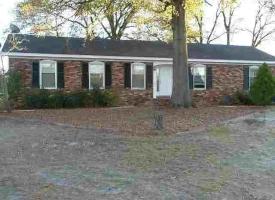Primary image of 2940 W Woodbine Ave
