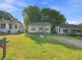 Primary image of 2910 E 10th Ave