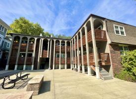 Primary image of 3710 Wyandotte St, unit 6
